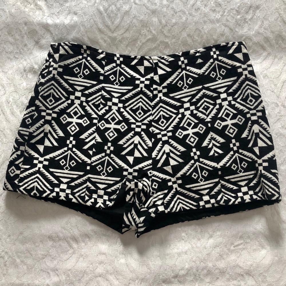 Aztec embroidered pattern short shorts